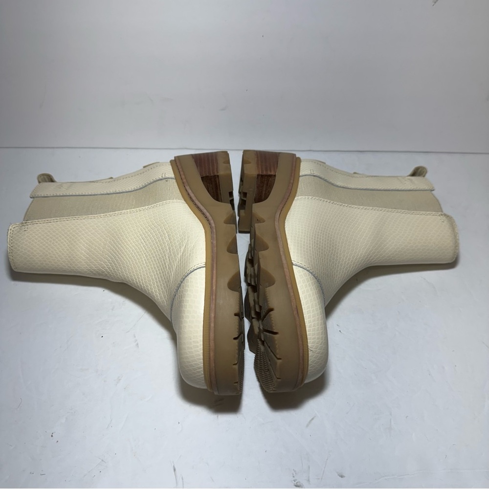 SorelJoan Now Snake Embossed Chelsea
Waterproof Lug Sole Cream Booties Sz 10 - Picture 10 of 16